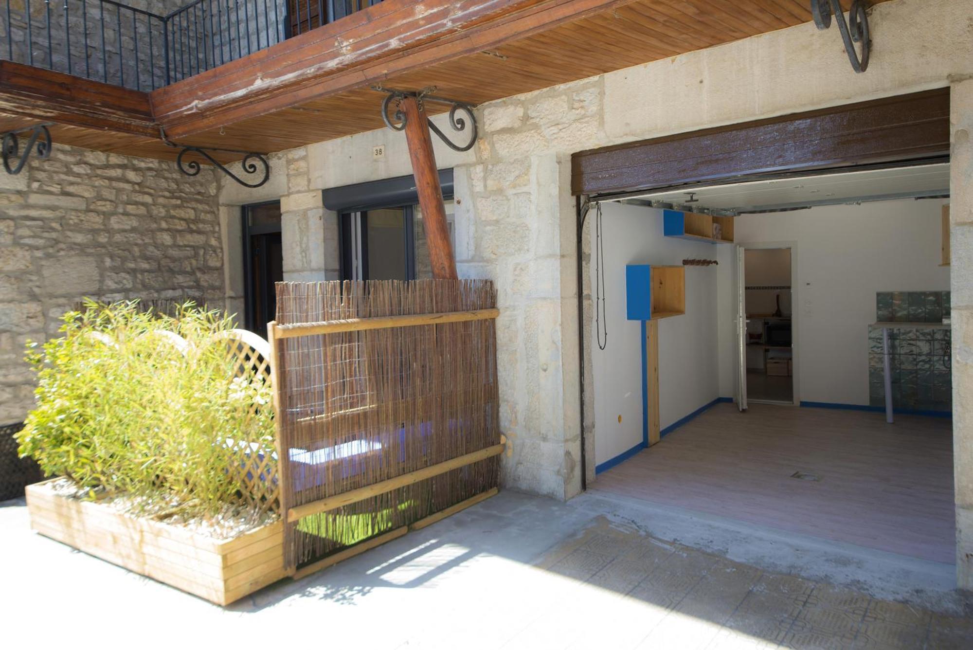 Le 38 Derriere L'Eglise Apartment แคลวูซ์-เลส์-ลาคส์ ภายนอก รูปภาพ